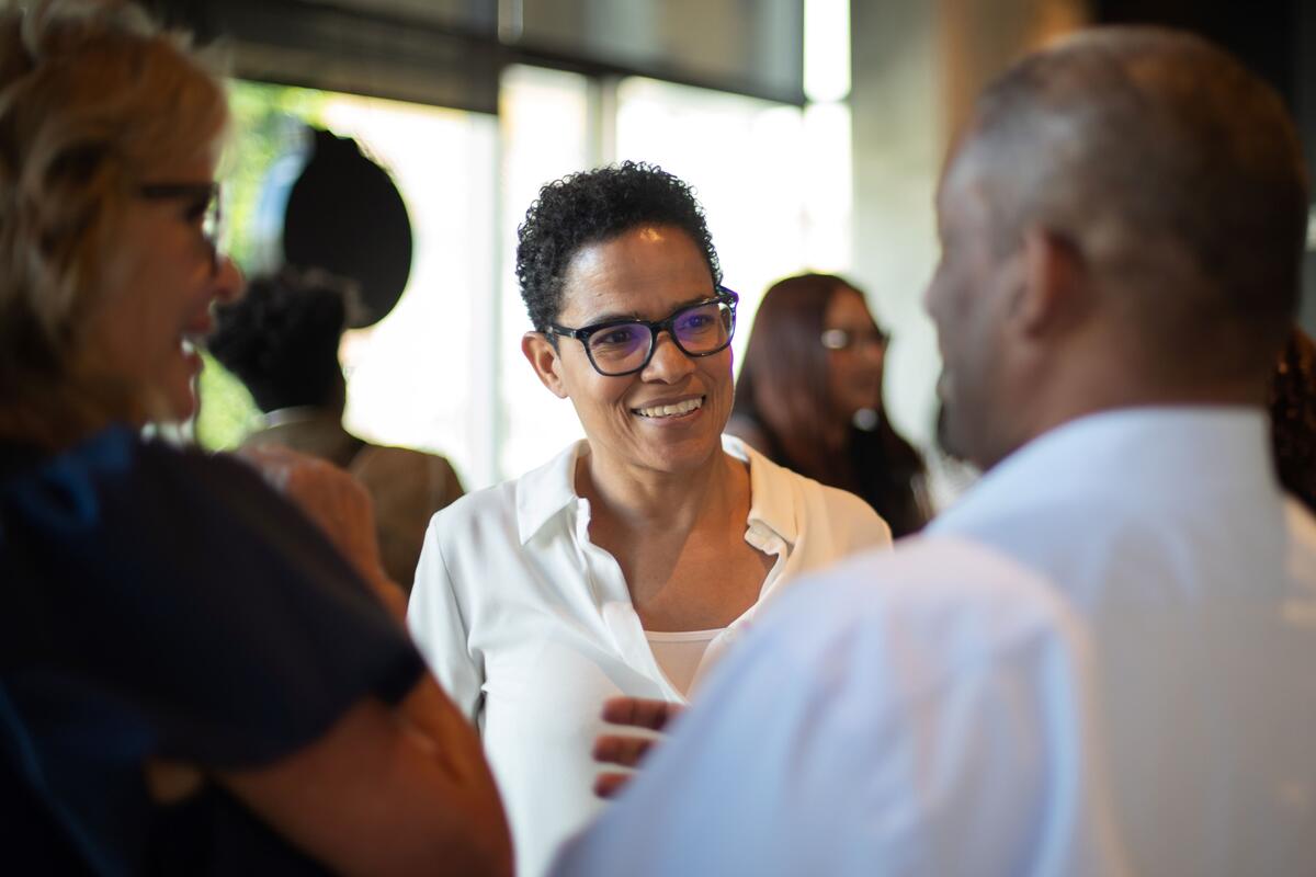 Nikki Jones talks to donors at the AAS Alumni and Donor Reception.